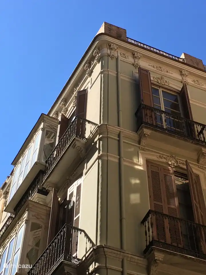 Wohnung im 3. Stock (Aufzug vorhanden!) dieses historischen und gepflegten Gebäudes.