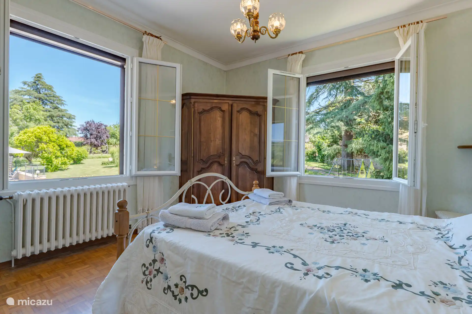 The bedroom overlooking the garden
