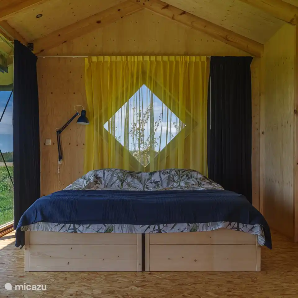 beau lit, composé comme un simple ou double.