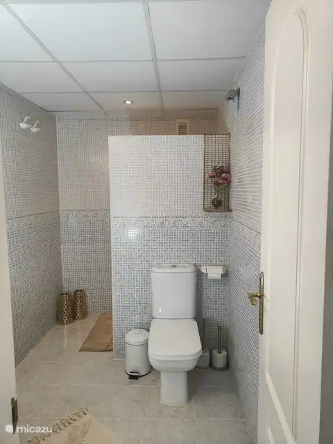 2ème salle de bain et toilettes