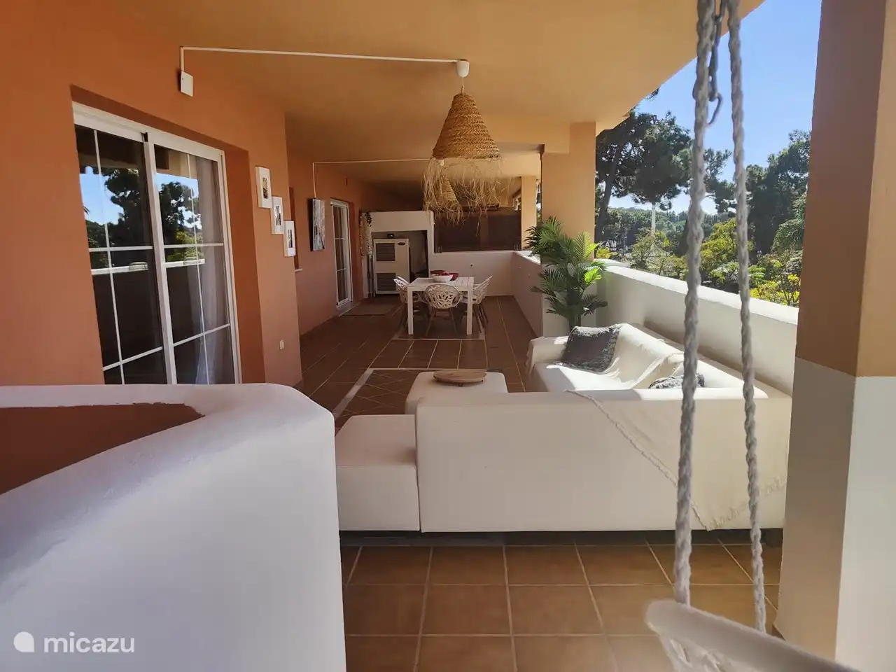 très grande terrasse