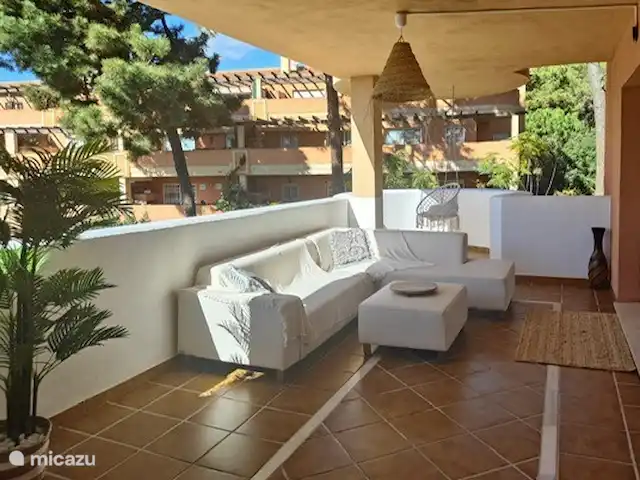 Location de Vacances Espagne, Costa del Sol, Marbella Elviria, appartement - Pino, résidence de golf Don Carlos terrasse avec beaucoup d'espace