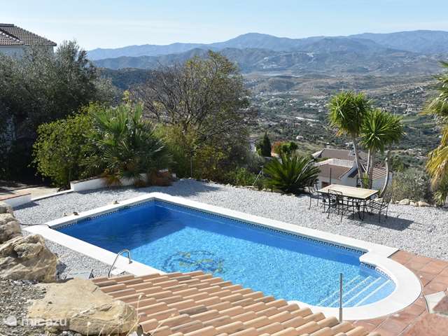 Holiday home in Spain, Andalusia, Canillas de Aceituno - villa Casa Lena against nature reserve
