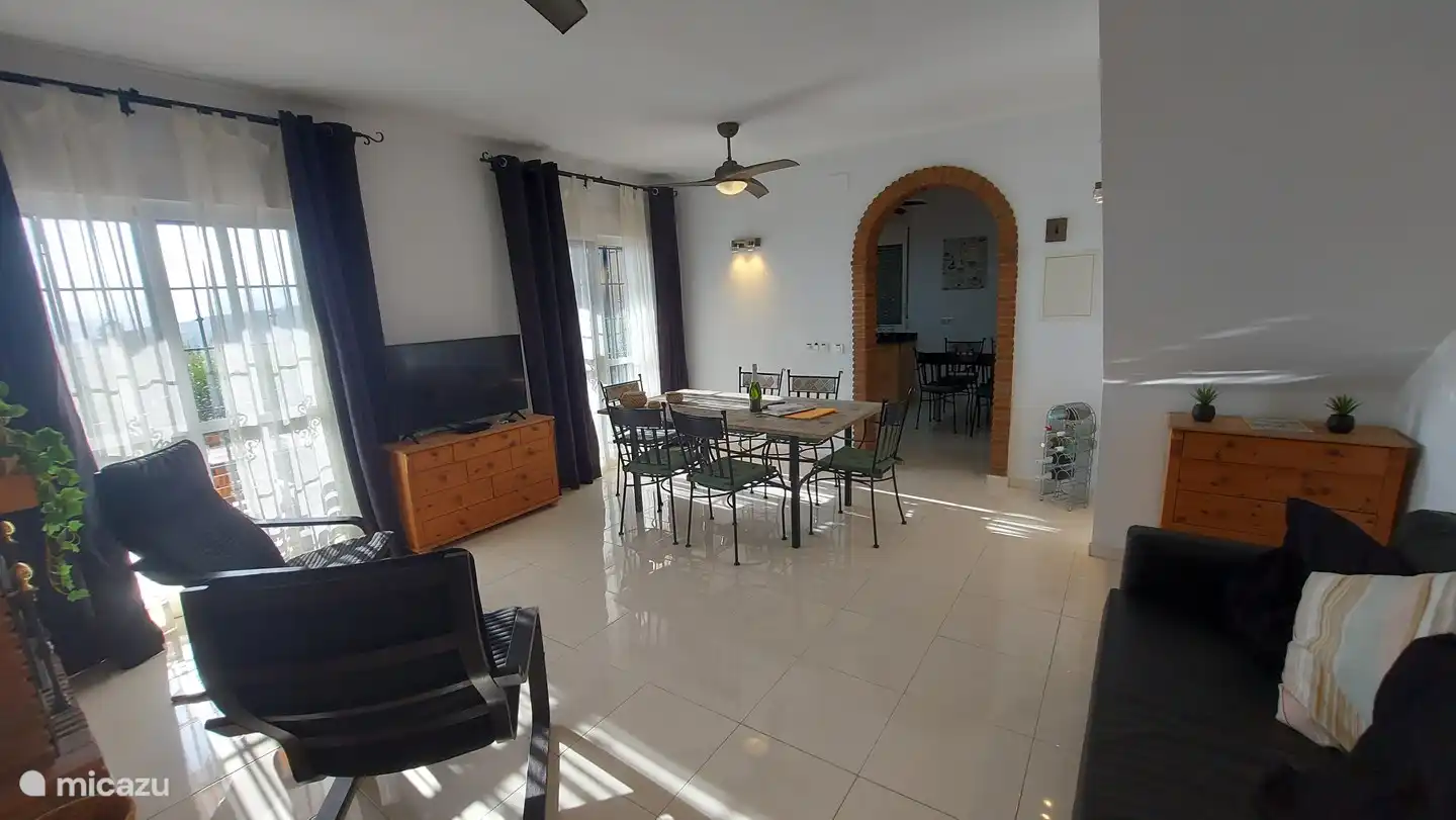 Wohnzimmer 2 mit Smart-TV und allen Kanälen