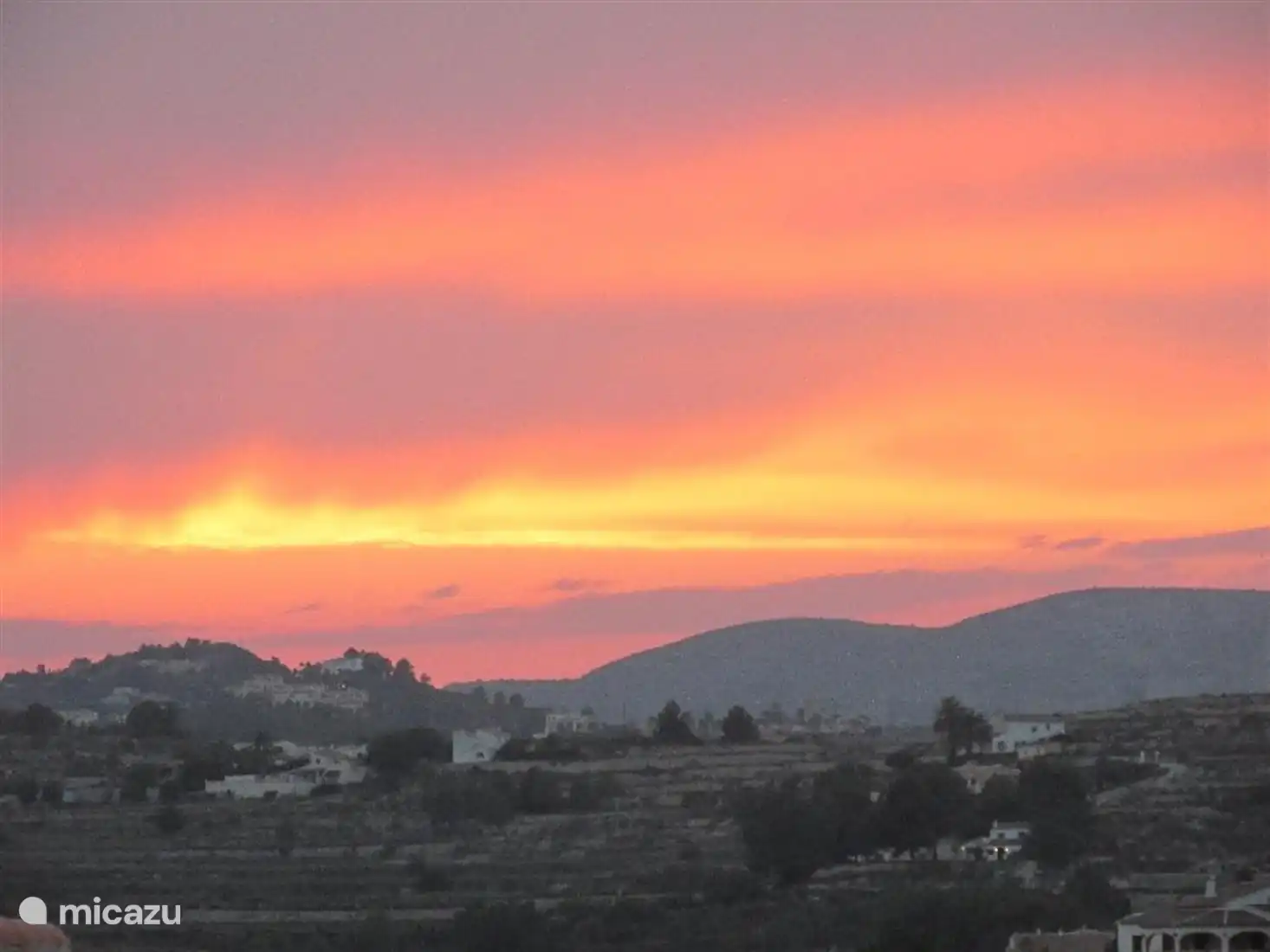 et un coucher de soleil.