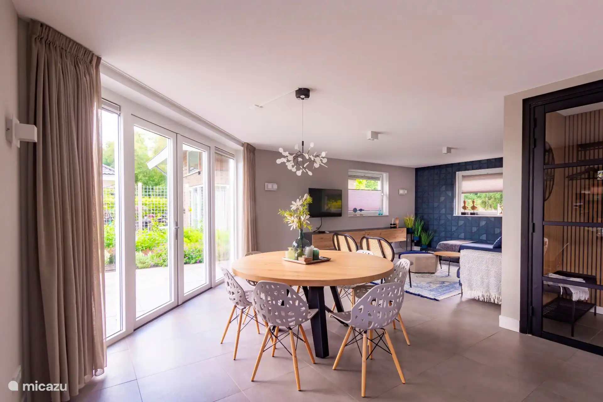 Offene Küche und Wohnzimmer