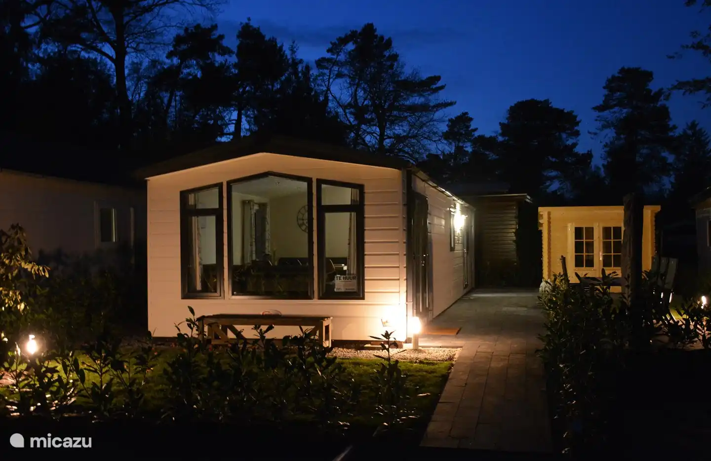 Ook 's avonds is het heerlijk toeven op ons sfeervolle terras.