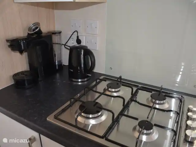 Chalet de Wildspot huren in Nederland, Gelderland, Beekbergen - chalet 4-pits gasfornuis, senseo switch (senseo of filterkoffie) en waterkoker.