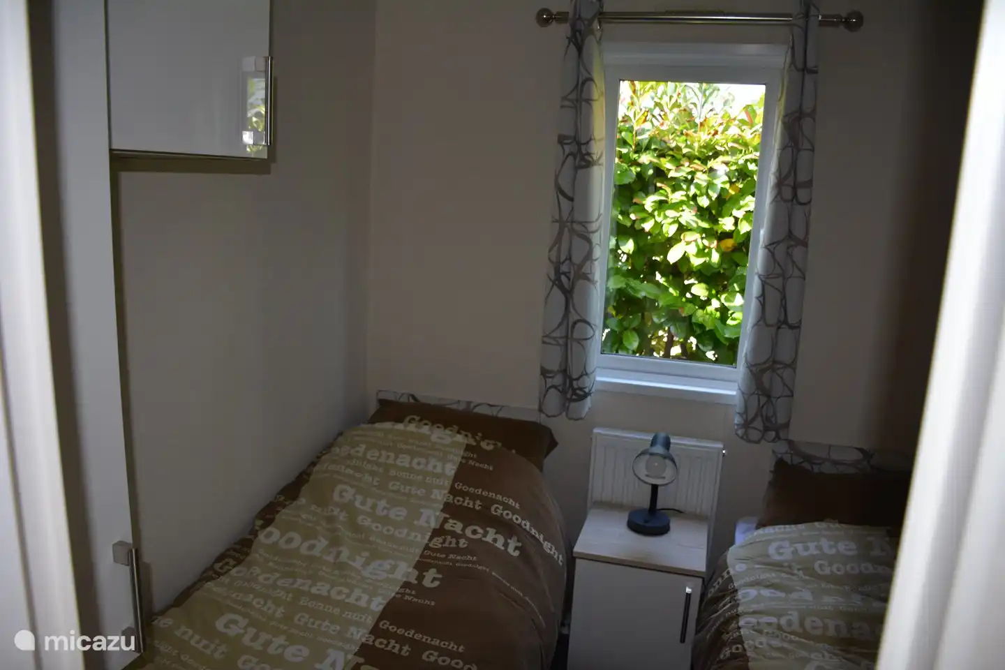 Slaapkamer 2 en 3 met 2 éénpersoonsbedden en voldoende kastruimte.