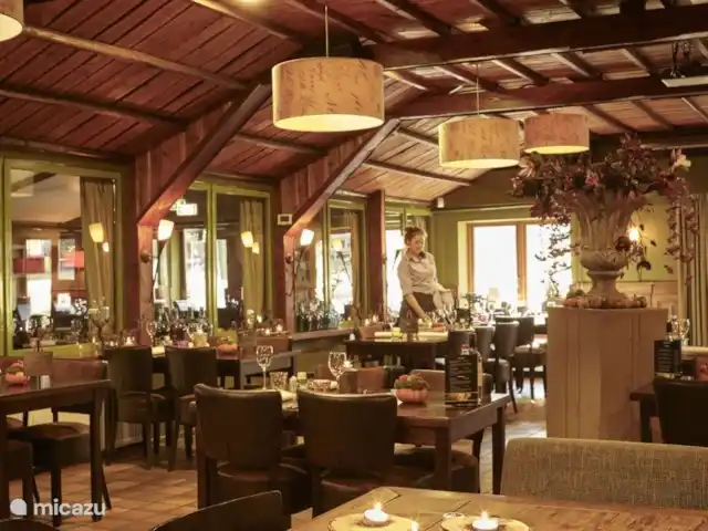 Chalet de Wildspot huren in Nederland, Gelderland, Beekbergen - chalet Restaurant de Lierderhoeve. Heerlijk a la carte restaurant op het vakantiepark.
