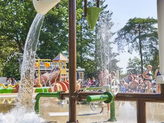 Chalet de Wildspot huren in Nederland, Gelderland, Beekbergen - chalet Kinderen beleven oneindig veel waterpret in het mega spraypark. Komen jouw kinderen ook genieten?