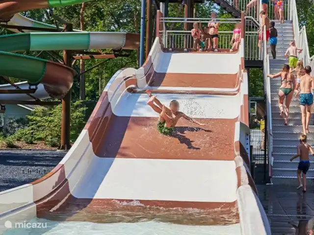 Chalet de Wildspot huren in Nederland, Gelderland, Beekbergen - chalet Ook uitdagende glijbanen zijn aanwezig.