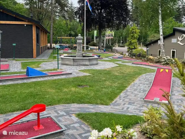 Chalet de Wildspot huren in Nederland, Gelderland, Beekbergen - chalet De ene keer ben je de allerbeste.. De andere keer rolt het balletje niet zoals je wilt. Altijd weer spannend dus! Wie van jouw gezin is de beste midgetgolfer?