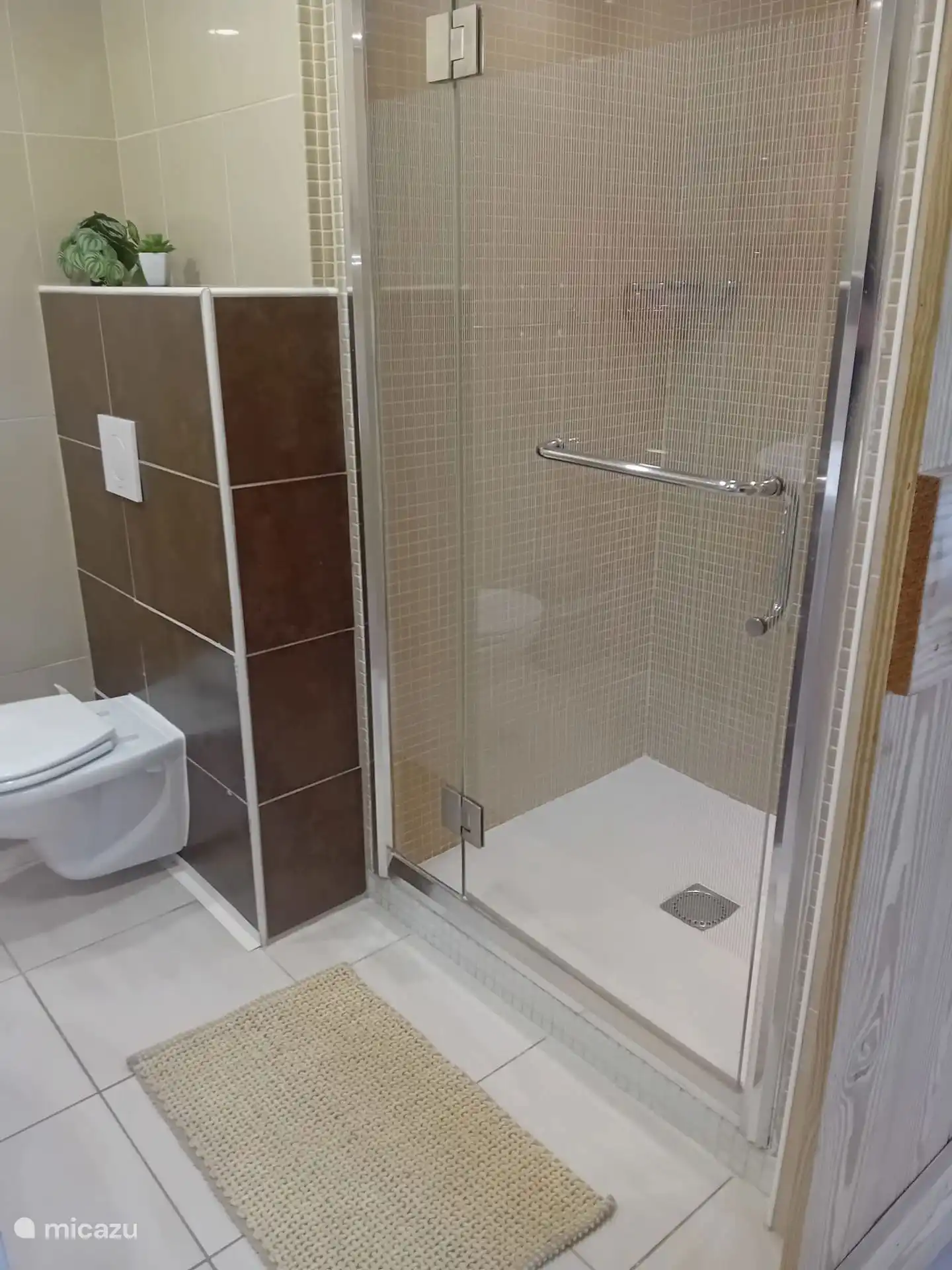 Badezimmer mit Dusche