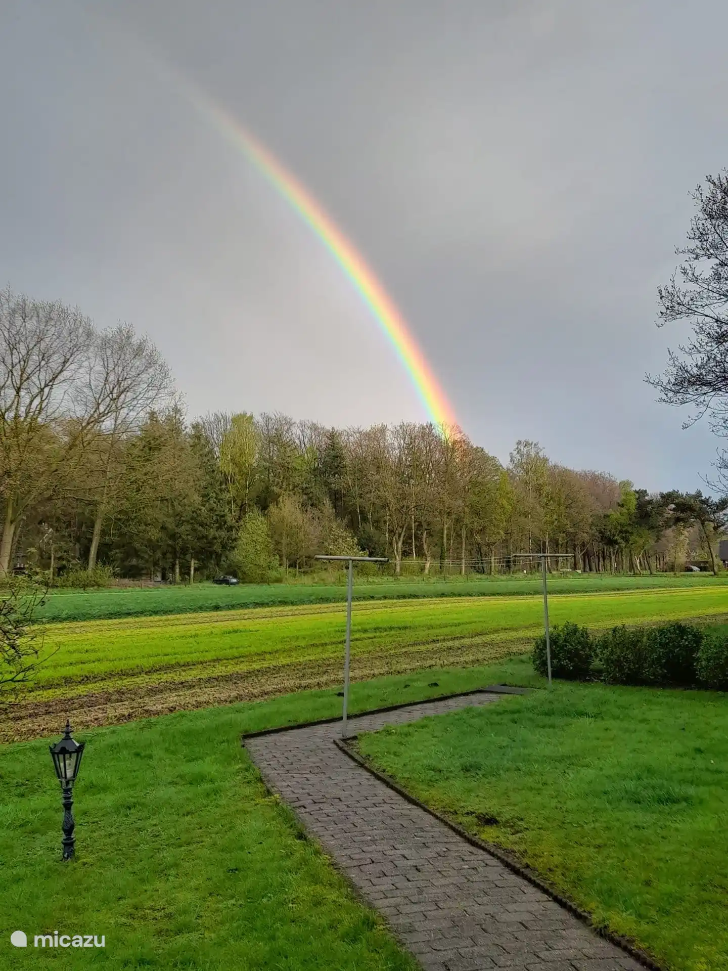 Arco iris sobre la pradera
