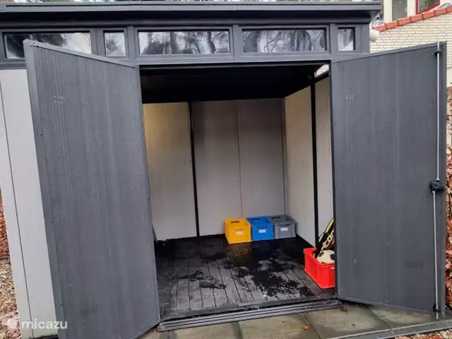 Paruline des bois - 1 | Pays-Bas, Gueldre, Halle - maison de vacances Déchets séparés / Local à vélos avec borne de recharge