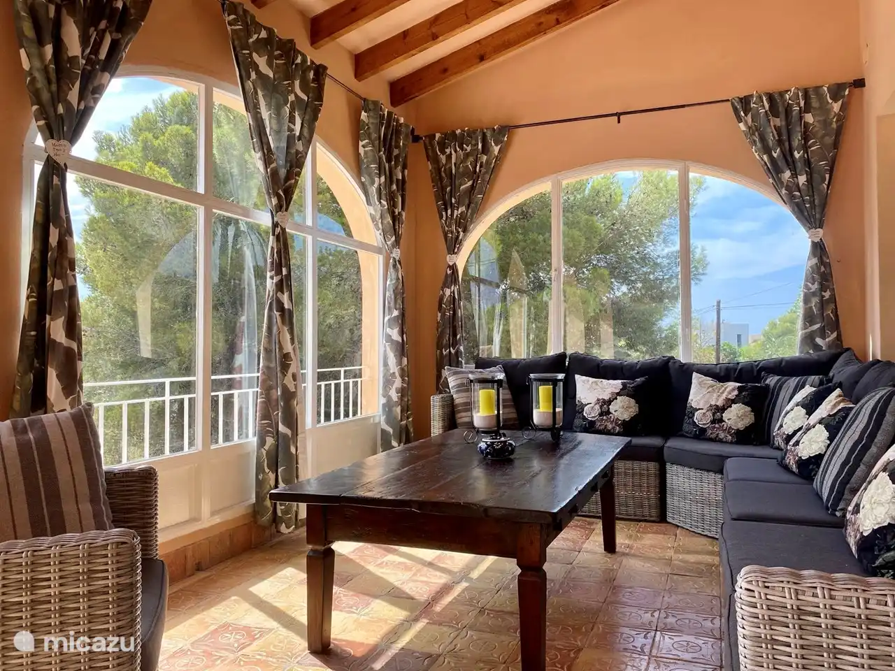 Sitzecke überdachte Terrasse