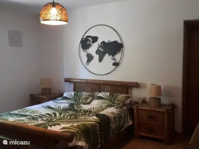 Villa Las Palmeras avec grande piscine | Espagne, Andalousie, Canillas De Albaida - villa La chambre principale est spacieuse et décorée avec goût.