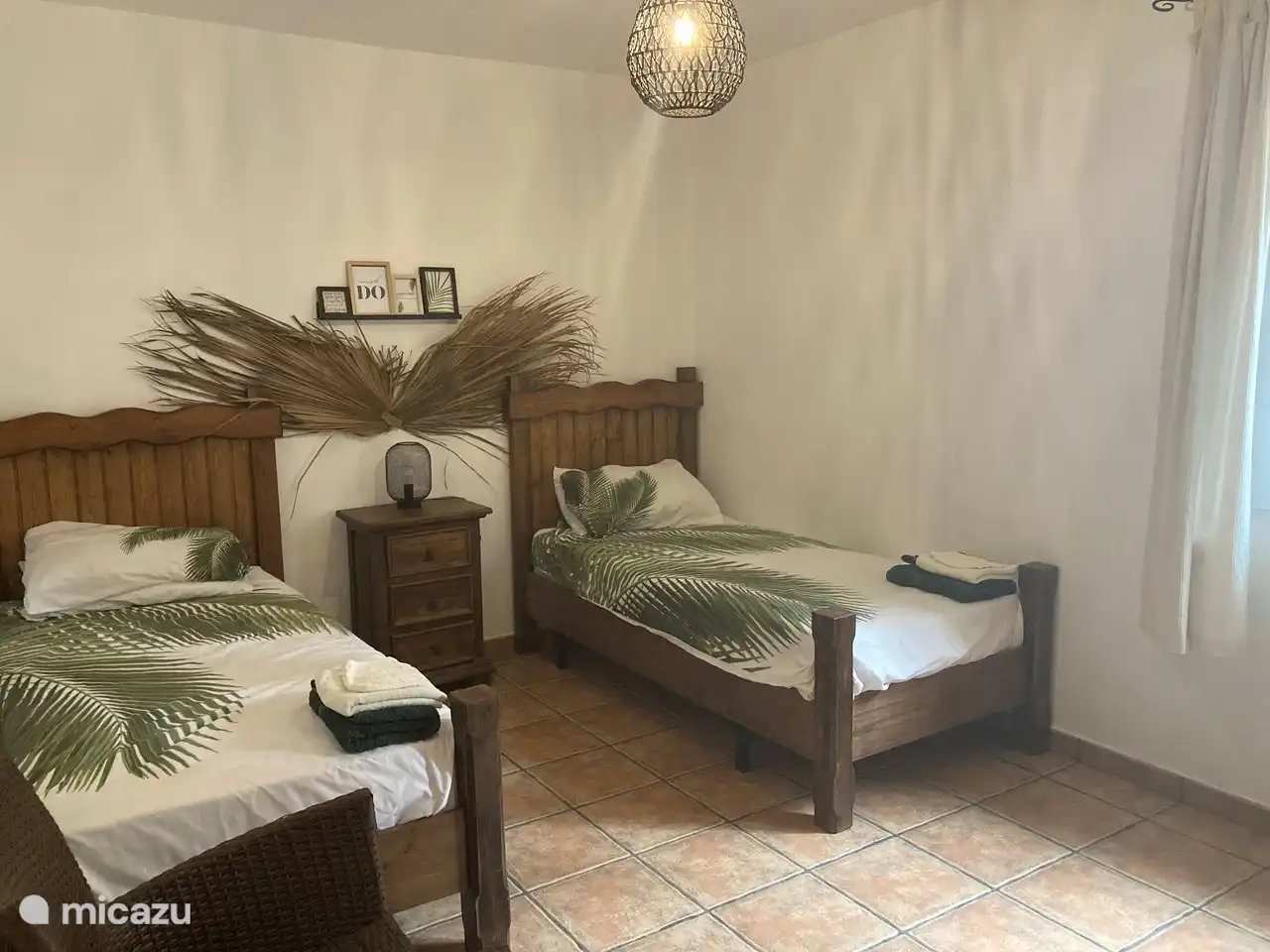 Bedroom 2 is the smallest bedroom, but with almost 20m2 still spacious. The beds can easily be converted into a double bed if desired. Of course also here 2 built-in wardrobes.