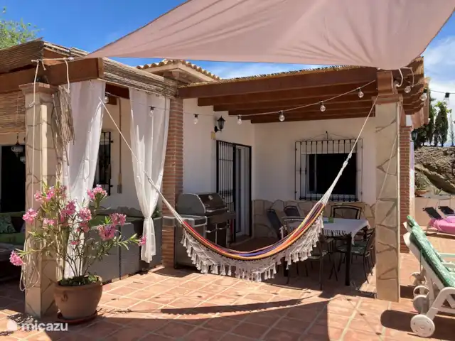 Villa Las Palmeras avec grande piscine | Espagne, Andalousie, Canillas De Albaida - villa Mais le hamac est aussi idéal pour se détendre.