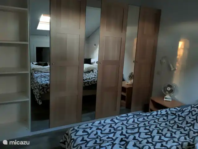 Wandelen, Frankrijk, Landes, Saint-Julien-en-Born, bungalow Village Océlandes  Kastenwand op slaapkamer