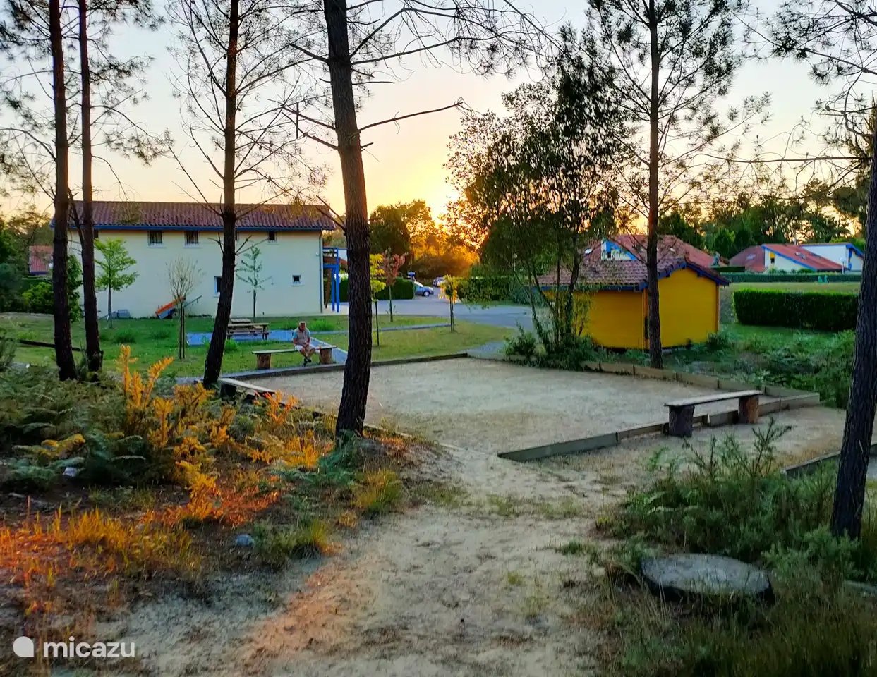 jeu de boules-Platz mit Picknickplatz