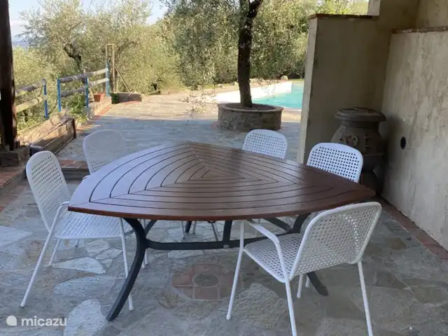 Maison Charlotte | Italie, Toscane, Lucca - gîte / cottage La terrasse à côté de la piscine