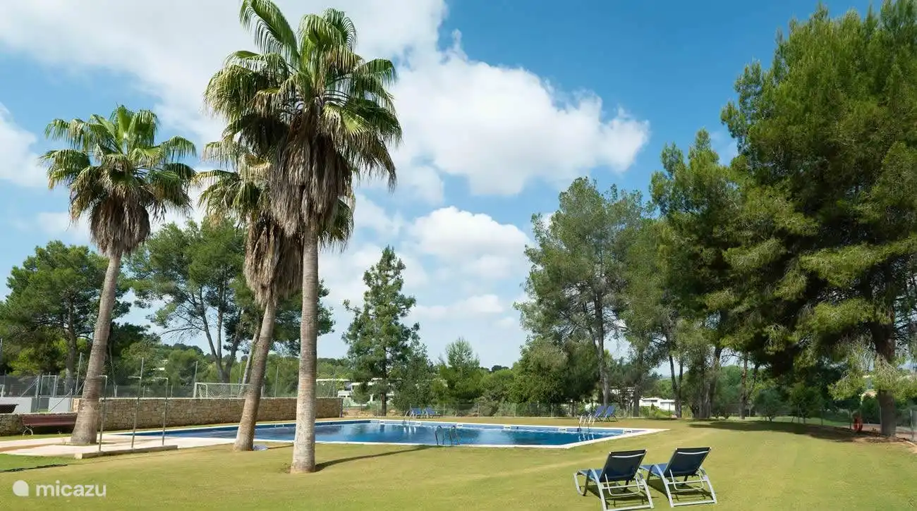 De golfclub heeft ook zijn eigen zwembad.