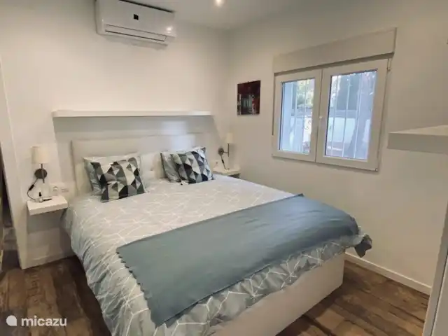 Casita Mimos Calpe - Costa Blanca huren in Spanje, Costa Blanca, Calpe - villa Master bedroom met kleerkast en suite badkamer.