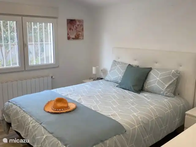 Casita Mimos Calpe - Costa Blanca huren in Spanje, Costa Blanca, Calpe - villa Tweede ruime slaapkamer met kleerkast en commode voor extra veel opbergruimte.