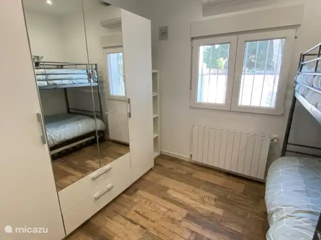Casita Mimos Calpe - Costa Blanca huren in Spanje, Costa Blanca, Calpe - villa Derde slaapkamer met stapelbed en ruime kleerkast. Er zijn 3 slaapplaatsen.