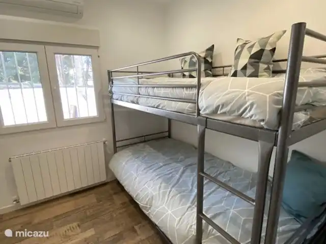 Casita Mimos Calpe - Costa Blanca huren in Spanje, Costa Blanca, Calpe - villa Derde slaapkamer met stapelbed en ruime kleerkast. Er zijn 3 slaapplaatsen.