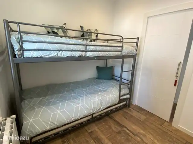 Casita Mimos Calpe - Costa Blanca huren in Spanje, Costa Blanca, Calpe - villa Derde slaapkamer met stapelbed en ruime kleerkast. Er zijn 3 slaapplaatsen.