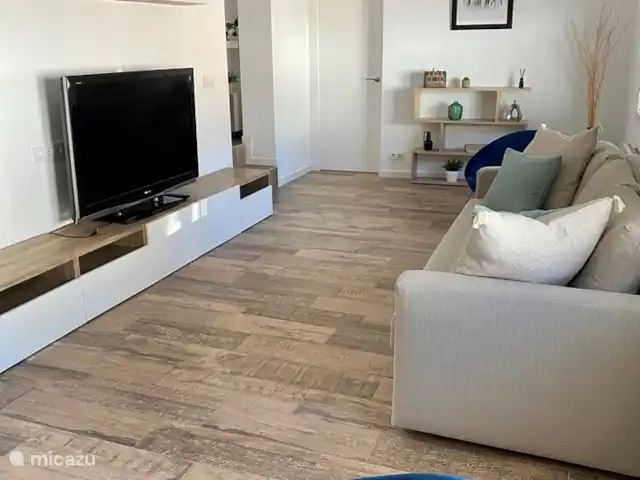 Casita Mimos Calpe - Costa Blanca huren in Spanje, Costa Blanca, Calpe - villa Ruime woonkamer met comfortabele sofa (mogelijkheid om om te bouwen tot extra slaapplaats) en groot tv scherm.