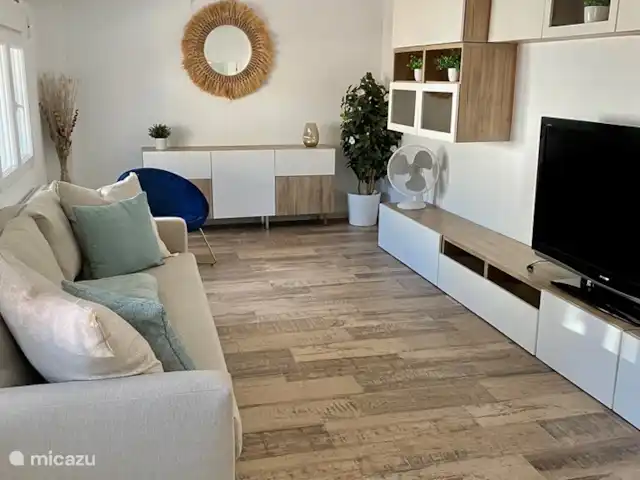 Casita Mimos Calpe - Costa Blanca huren in Spanje, Costa Blanca, Calpe - villa Ruime woonkamer met comfortabele sofa (mogelijkheid om om te bouwen tot extra slaapplaats) en groot tv scherm.