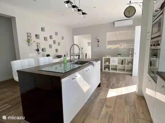 Casita Mimos Calpe - Costa Blanca huren in Spanje, Costa Blanca, Calpe - villa Grote open keuken met alle voorzieningen (magnetron, oven, koelkast met diepvriezer, koffiezet, waterkoker, broodrooster, etc....)