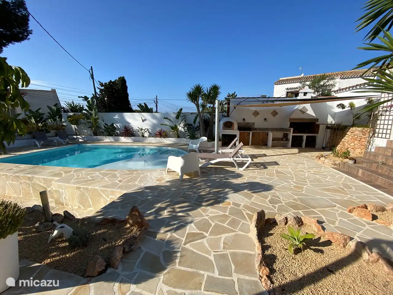 Der Garten mit Swimmingpool