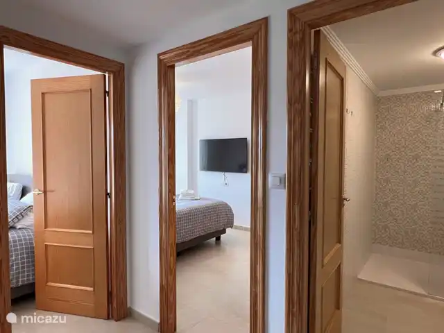 Casa Jalisco | Espagne, Costa Blanca, Jalón - maison mitoyenne Hall d'entrée avec 2 chambres, salle de bain et buanderie.