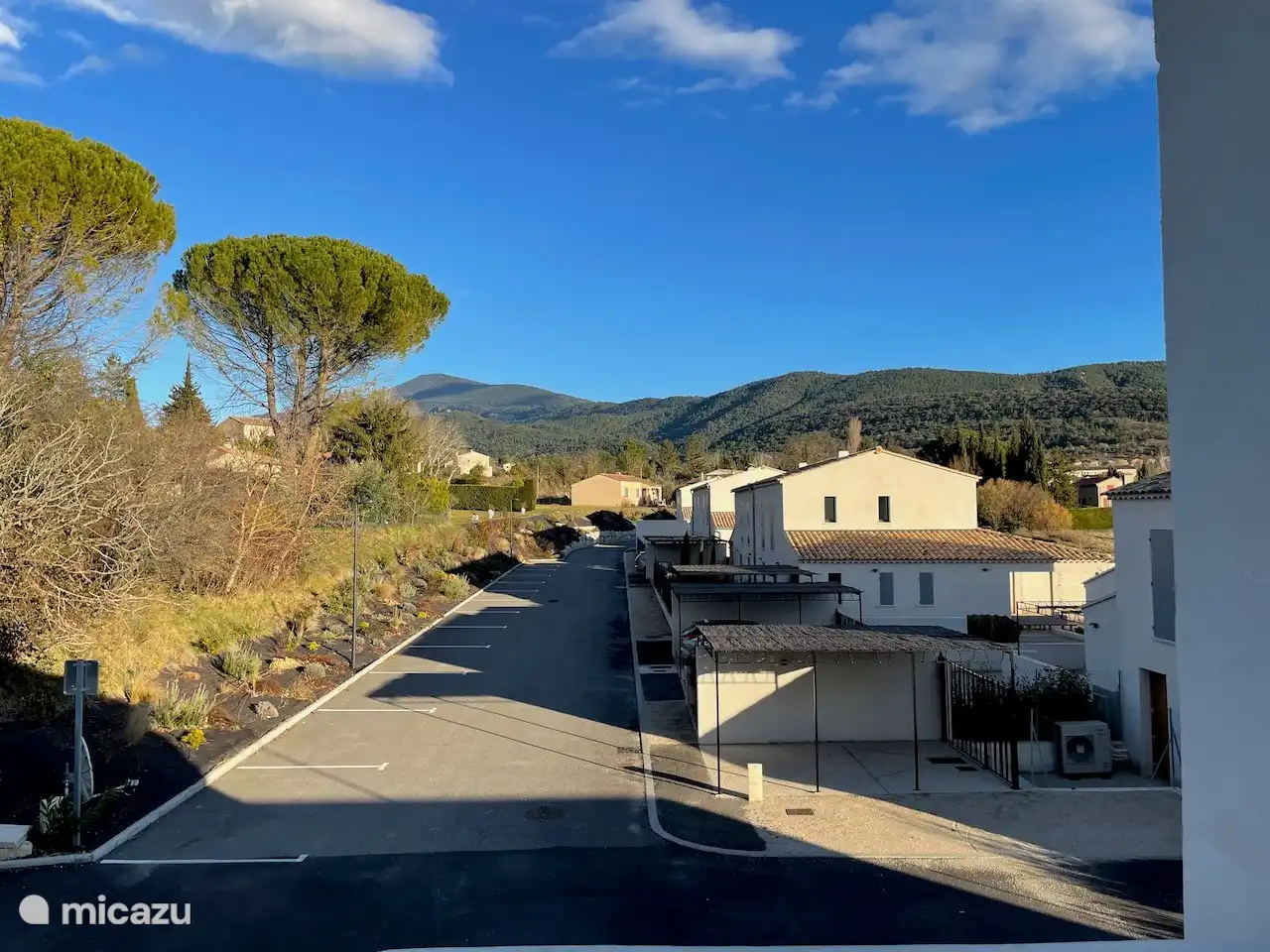 Hay otras diez casas de vacaciones en el dominio.