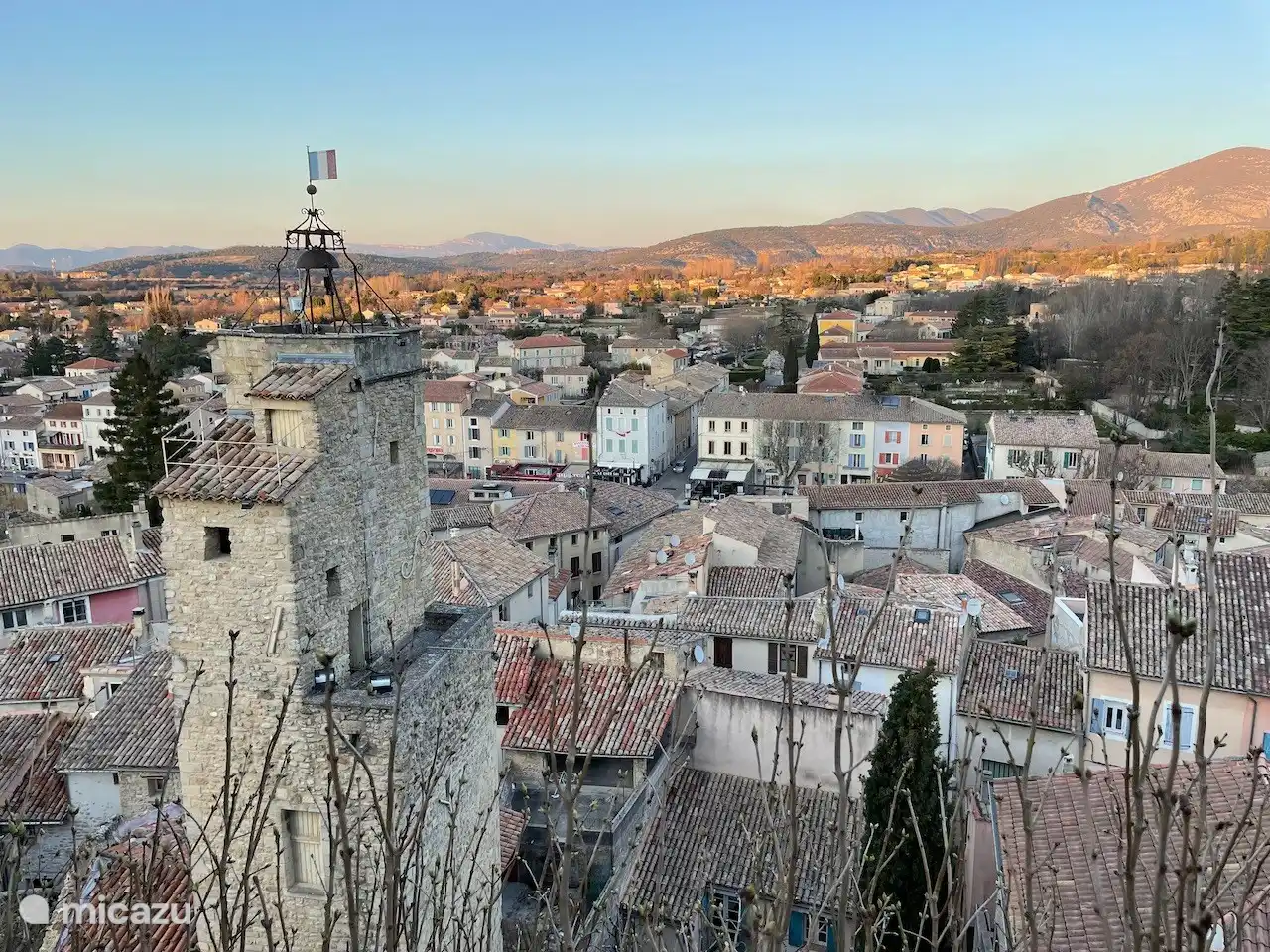 El mirador de Malaucène. Sube los muchos escalones y busca a Ostal Grinta.
