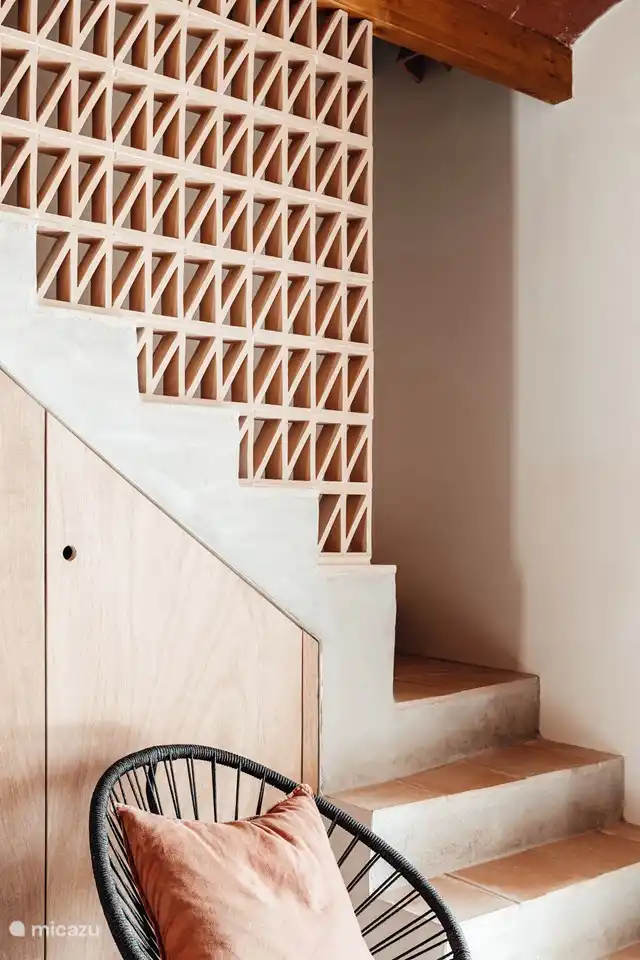 Las escaleras al primer piso