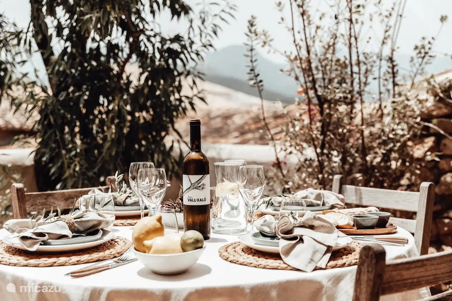 Comer con vista a las montañas
