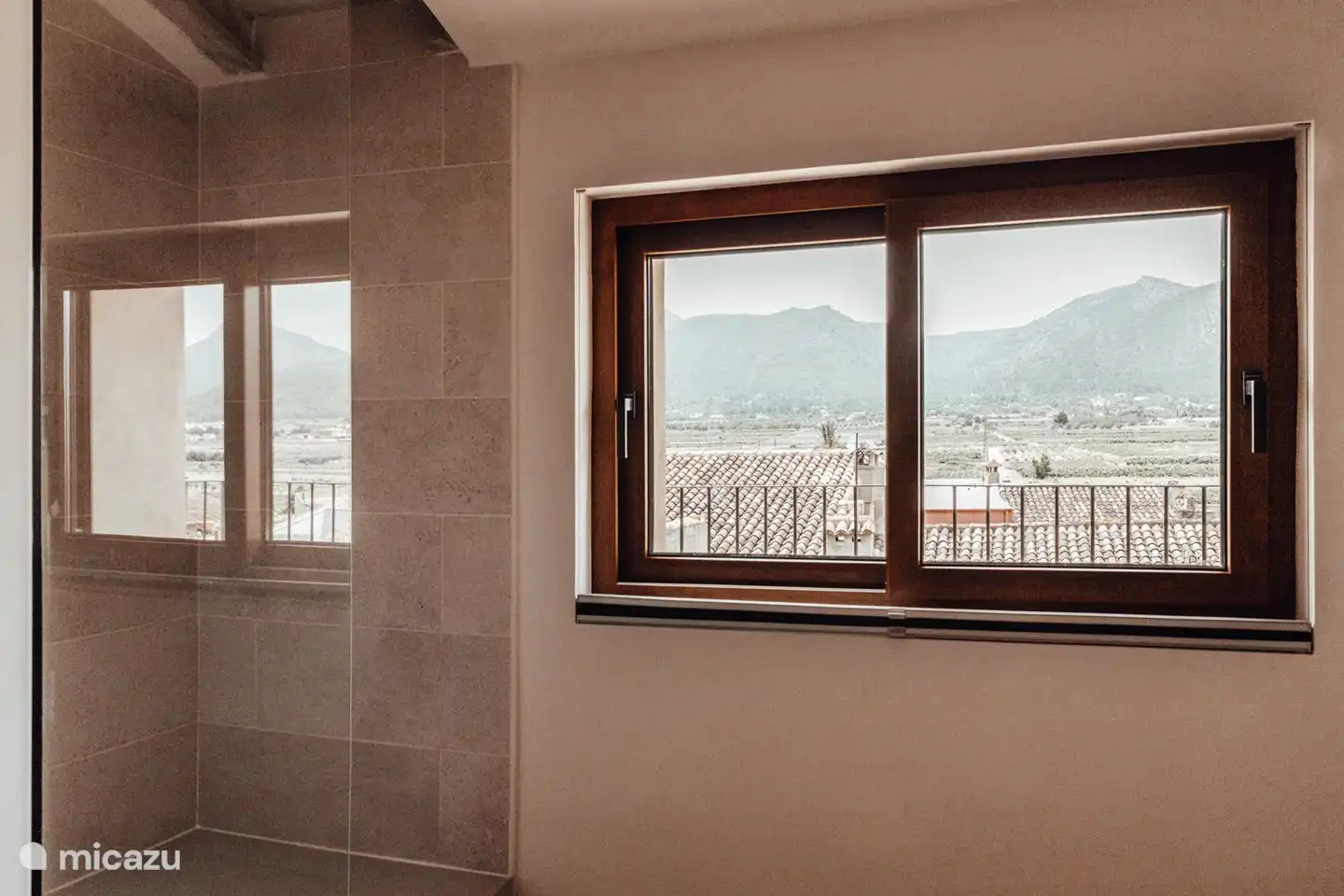 Vista de las montañas desde el dormitorio.