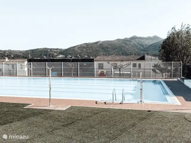 Location de Vacances Espagne, Costa Blanca, Lliber, maison de vacances - Cà la Vall | Votre séjour méditerranéen Une piscine d'eau salée de 25 mètres se trouve à 2 minutes à pied. Ouvert tous les jours en été, vestiaires et sauveteurs.