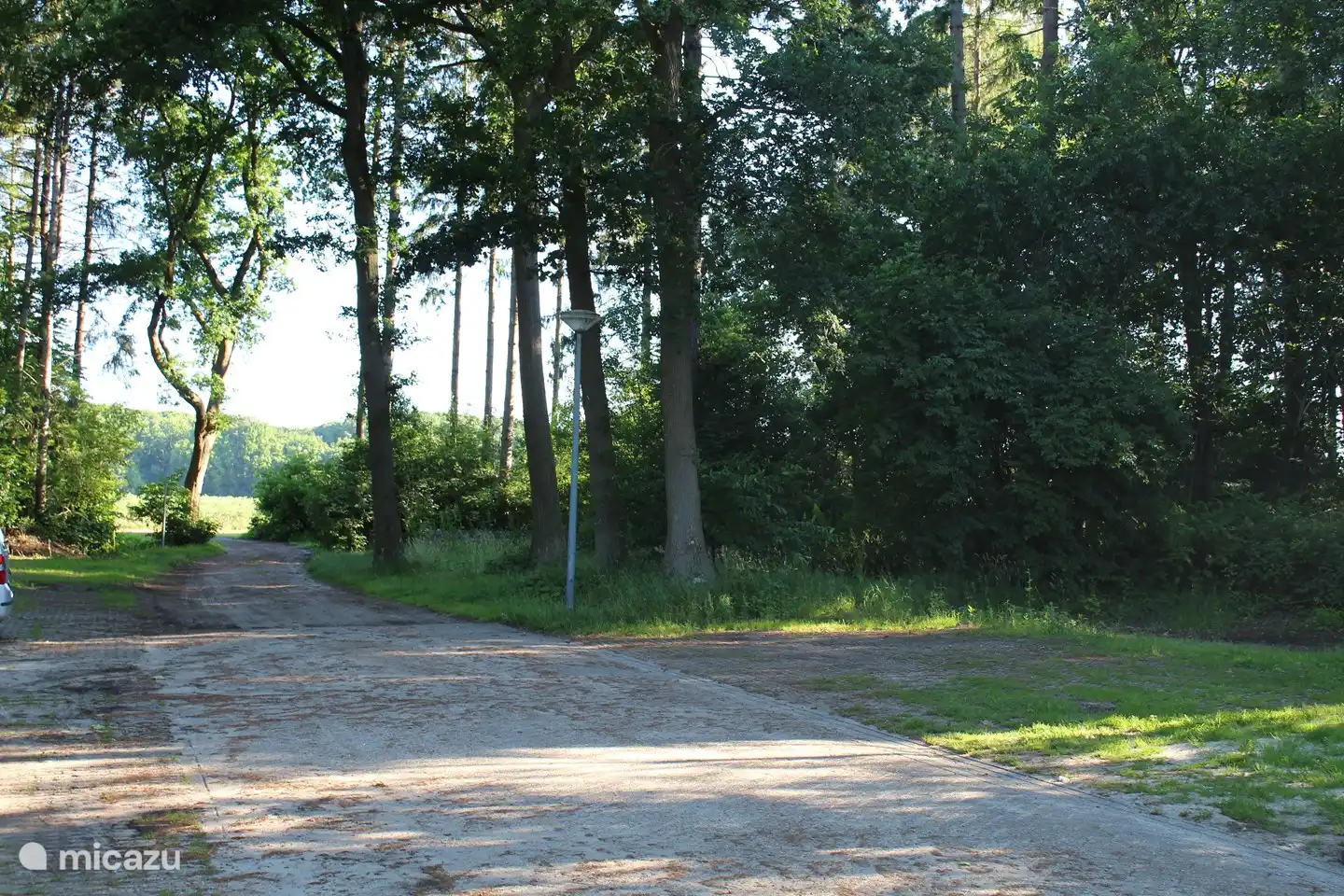 De la maison de vacances, vous pouvez vous promener directement dans la forêt, où poussent les baies, les poneys sont à la campagne, les moutons et bien plus encore. Profitez vraiment de la nature. Vous pouvez également garer votre voiture ici.