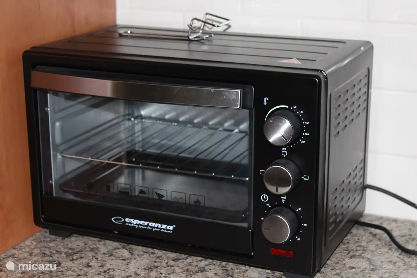 Un four pour de délicieux petits pains cuits au four, par exemple