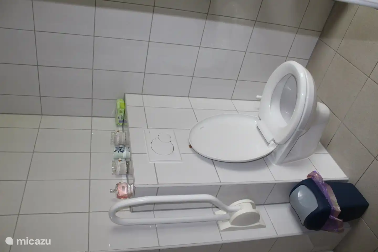 Une belle toilette avec aide à l'étape