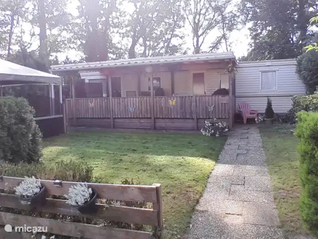 Buitenhuis le mobil-home n° 70 | Pays-Bas, Overijssel, Raalte - mobil-home Beau grand jardin et gazebo avec ensemble de salon