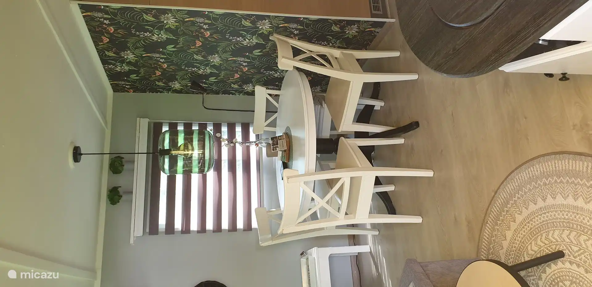 Essbereich, Esstisch mit ausziehbarer Platte