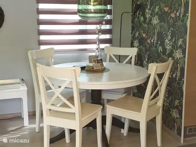 Buitenhuis le mobil-home n° 70 | Pays-Bas, Overijssel, Raalte - mobil-home Salle à manger, table à manger avec plateau coulissant